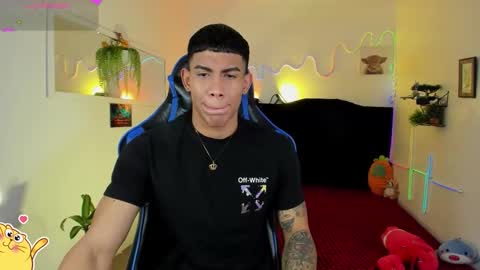 Snapshot of damian_latinxxx chatting on February 19, 2:51 am Damian online show from February 19, 2:51 am