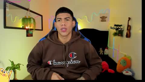 Snapshot of damian_latinxxx chatting on February 24, 3:15 am Damian online show from February 24, 3:15 am