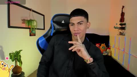 Snapshot of damian_latinxxx chatting on February 28, 12:33 am Damian online show from February 28, 12:33 am