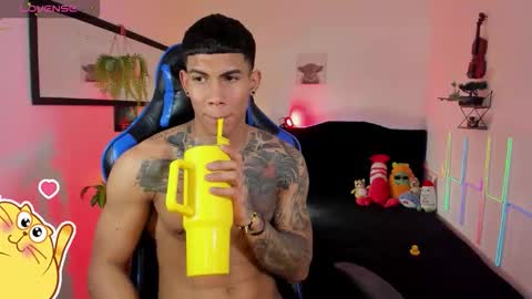 Snapshot of damian_latinxxx chatting on March 2, 7:15 am Damian online show from March 2, 7:15 am