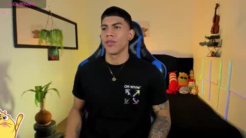 Snapshot of damian_latinxxx chatting on March 5, 3:13 am Damian online show from March 5, 3:13 am