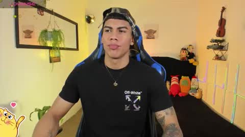 Snapshot of damian_latinxxx chatting on March 12, 1:01 am Damian online show from March 12, 1:01 am