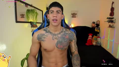 Snapshot of damian_latinxxx chatting on March 14, 1:44 am Damian online show from March 14, 1:44 am