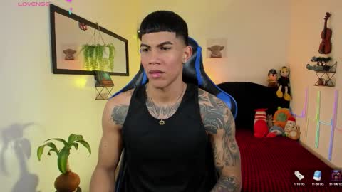 Snapshot of damian_latinxxx chatting on March 16, 3:12 am Damian online show from March 16, 3:12 am