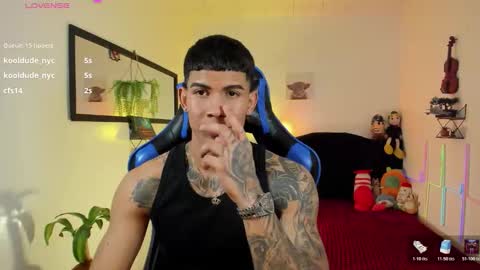 Snapshot of damian_latinxxx chatting on March 16, 5:44 am Damian online show from March 16, 5:44 am