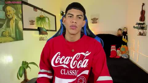 Snapshot of damian_latinxxx chatting on March 19, 2:26 am Damian online show from March 19, 2:26 am