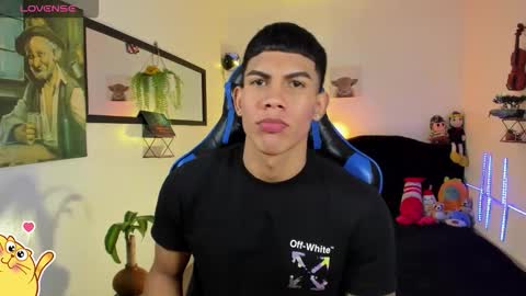 Snapshot of damian_latinxxx chatting on March 20, 2:38 am Damian online show from March 20, 2:38 am