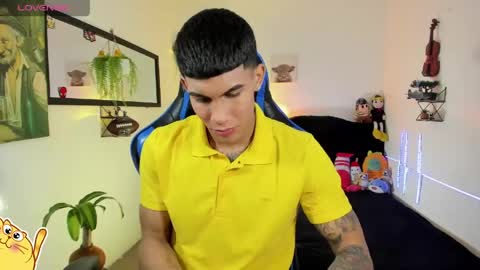 Snapshot of damian_latinxxx chatting on March 22, 3:32 am Damian online show from March 22, 3:32 am