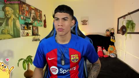 Snapshot of damian_latinxxx chatting on March 30, 3:18 am Damian online show from March 30, 3:18 am