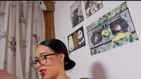 Snapshot of damian_n_lissa chatting on March 20, 11:53 pm damian_n_lissa online show from March 20, 11:53 pm