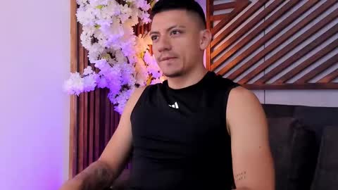 Snapshot of damian_noir chatting on March 19, 11:47 am damian_noir online show from March 19, 11:47 am