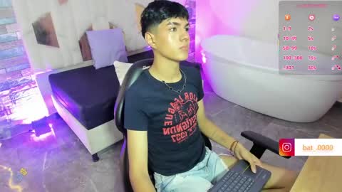 damian_tay online show from April 28, 11:37 am