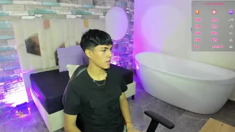 damian_tay online show from May 4, 11:28 am