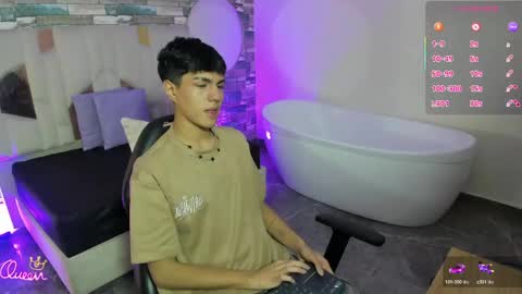 damian_tay online show from May 7, 11:37 am