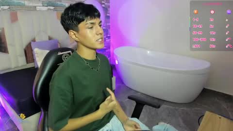 damian_tay online show from May 10, 11:59 am