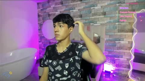damian_tay online show from May 14, 11:39 am
