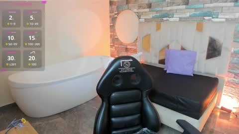 damian_tay online show from May 20, 11:38 am