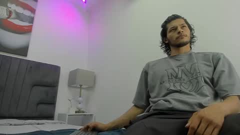 Snapshot of damian_vadim chatting on April 28, 11:15 am Damian Vadim online show from April 28, 11:15 am