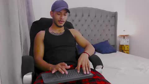 instagram damiannreed. online show from November 24, 11:04 pm