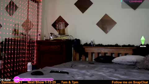 Snapshot of damienslick chatting on January 13, 12:09 am Damien Slick online show from January 13, 12:09 am