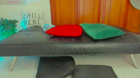 Snapshot of damn_fantasy chatting on December 18, 8:14 pm Kary-- independent model Schedule 0530am-1000am colombian time online show from December 18, 8:14 pm