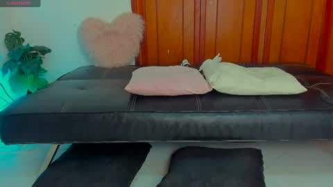 Snapshot of damn_fantasy chatting on February 17, 2:20 am Kary-- independent model Schedule 0530am-1000am colombian time online show from February 17, 2:20 am