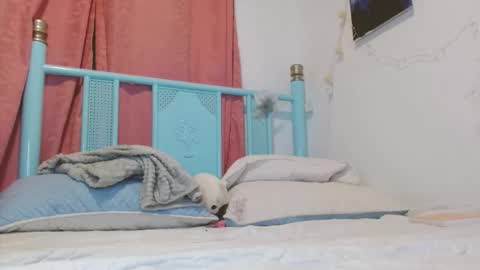 damn_milaa online show from December 23, 6:11 am