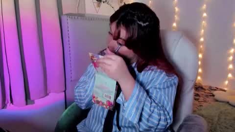 Snapshot of damn_that_booty chatting on February 13, 1:23 am Criss online show from February 13, 1:23 am