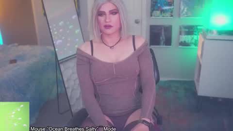 Snapshot of damngina39 chatting on March 8, 5:44 am damngina39 online show from March 8, 5:44 am