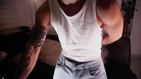 insta damn8   ---         -----  online show from May 13, 11:33 pm