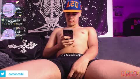 Snapshot of damoncolbi chatting on April 12, 4:28 am damoncolbi online show from April 12, 4:28 am
