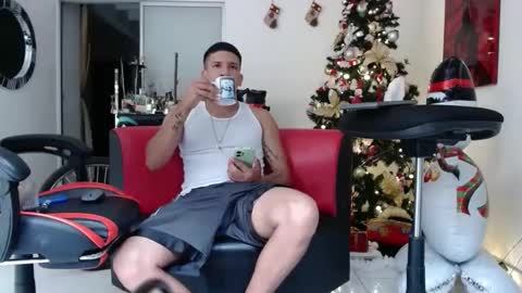 Snapshot of damyan_2003 chatting on December 3, 1:32 pm damyan_2003 online show from December 3, 1:32 pm