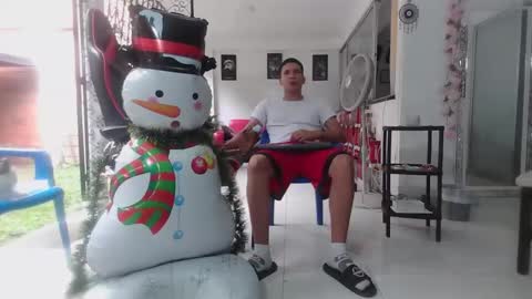Snapshot of damyan_2003 chatting on January 5, 3:13 pm damyan_2003 online show from January 5, 3:13 pm