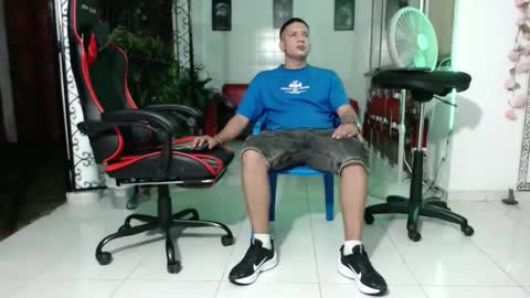 Snapshot of damyan_2003 chatting on January 6, 11:31 pm damyan_2003 online show from January 6, 11:31 pm