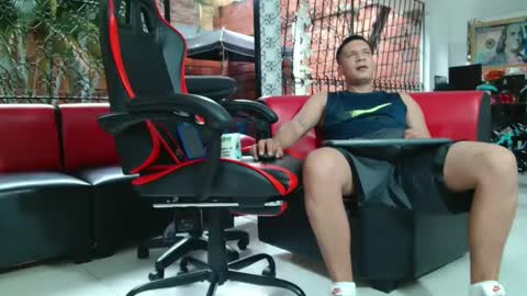 Snapshot of damyan_2003 chatting on March 4, 9:43 pm damyan_2003 online show from March 4, 9:43 pm