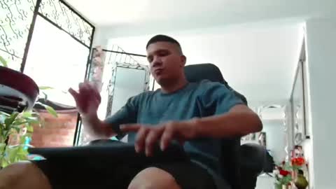 Snapshot of damyan_2003 chatting on September 27, 3:06 pm damyan_2003 online show from September 27, 3:06 pm