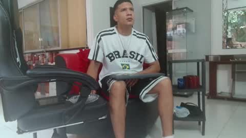 damyan_2003 online show from November 16, 2:33 pm