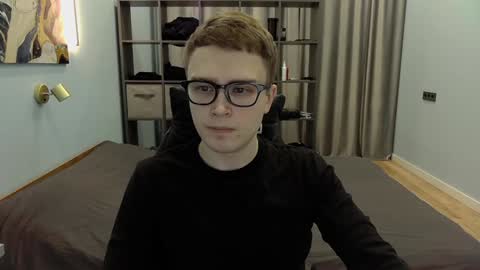 Snapshot of dan_leeroy chatting on December 18, 7:41 pm Dany online show from December 18, 7:41 pm
