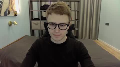 Snapshot of dan_leeroy chatting on December 18, 10:46 pm Dany online show from December 18, 10:46 pm