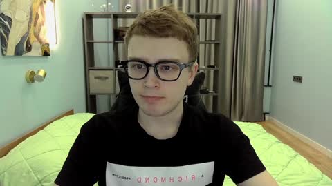 Snapshot of dan_leeroy chatting on December 23, 10:23 pm Dany online show from December 23, 10:23 pm