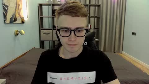 Snapshot of dan_leeroy chatting on December 28, 4:08 am Dany online show from December 28, 4:08 am
