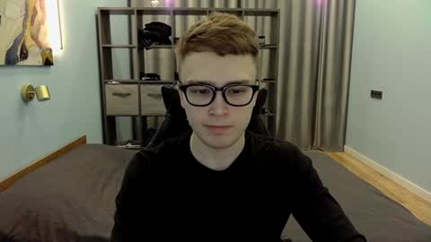 Snapshot of dan_leeroy chatting on December 31, 1:04 am Dany online show from December 31, 1:04 am