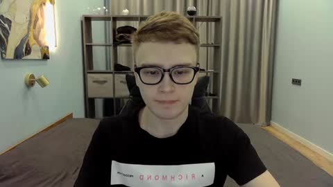 Snapshot of dan_leeroy chatting on January 3, 12:43 am Dany online show from January 3, 12:43 am
