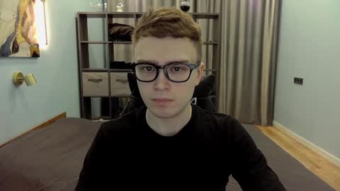 Snapshot of dan_leeroy chatting on January 4, 12:27 am Dany online show from January 4, 12:27 am