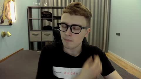 Snapshot of dan_leeroy chatting on January 7, 3:03 am Dany online show from January 7, 3:03 am
