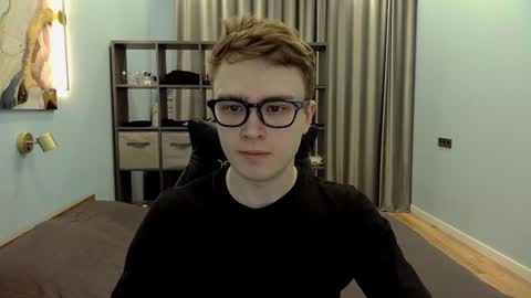 Snapshot of dan_leeroy chatting on January 27, 12:01 am Dany online show from January 27, 12:01 am