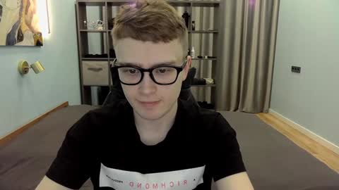 Snapshot of dan_leeroy chatting on February 3, 10:00 pm Dany online show from February 3, 10:00 pm