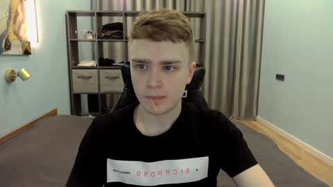 Snapshot of dan_leeroy chatting on February 5, 8:57 pm Dany online show from February 5, 8:57 pm