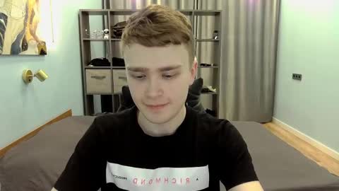 Snapshot of dan_leeroy chatting on February 17, 1:15 am Dany online show from February 17, 1:15 am