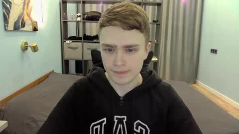 Snapshot of dan_leeroy chatting on March 4, 1:01 am Dany online show from March 4, 1:01 am
